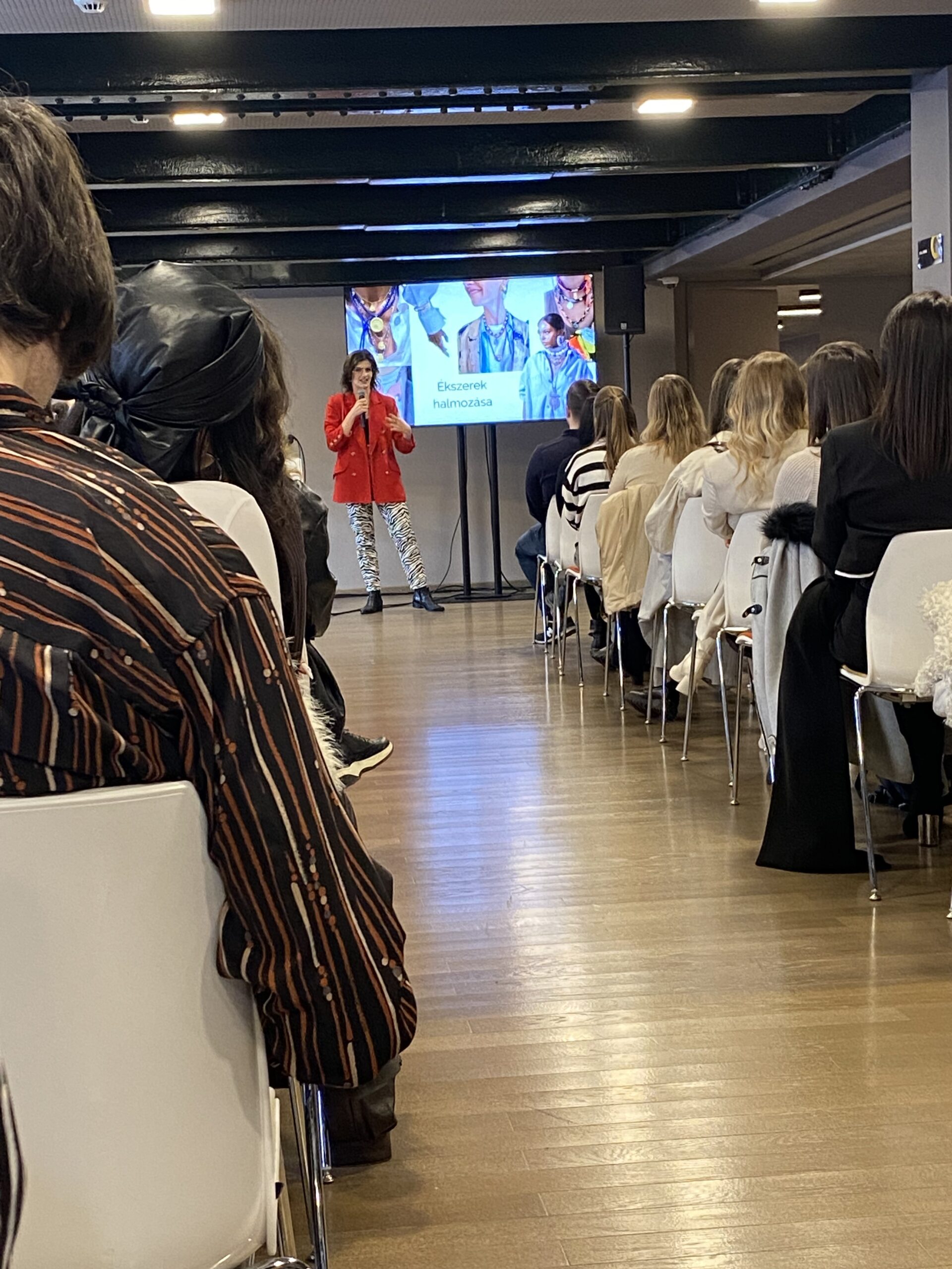 fashion week előadás