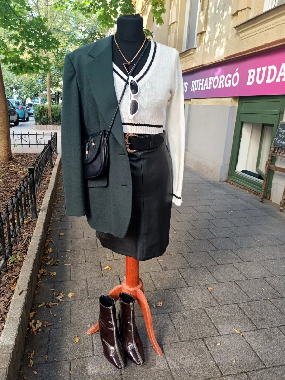 Swappis heti szett használt ruhákból — bőrszoknyás