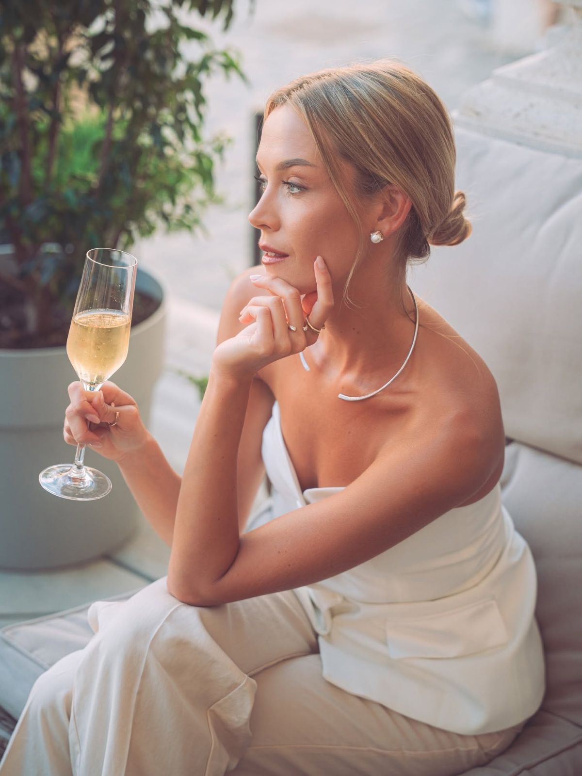 Viverté nyári ékszerkampány stylist-munka, pezsgős jelenet